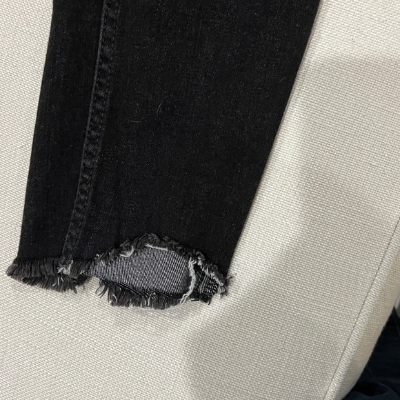 FREE PEOPLE Women Distressed black capri jeans, size 28 Preowned - Picture 8 of 8